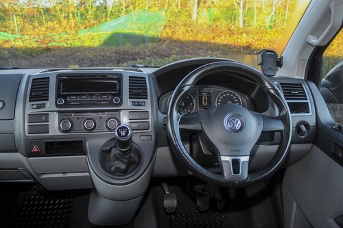 2015 Volkswagen Transporter T28 Highline 102TDI Camper Conversion zum Verkauf (Bild 28 von 142)