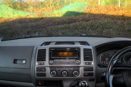 2015 Volkswagen Transporter T28 Highline 102TDI Camper Conversion zum Verkauf (Bild 31 von 142)