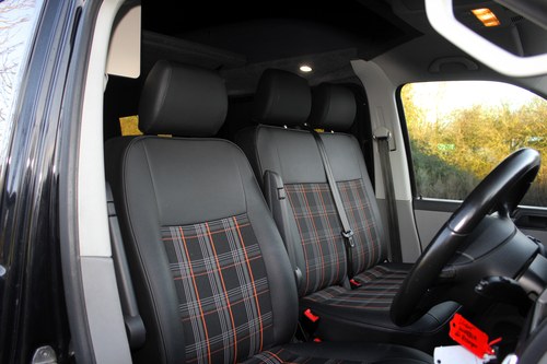 2015 Volkswagen Transporter T28 Highline 102TDI Camper Conversion zum Verkauf (Bild 35 von 142)