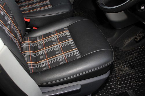 2015 Volkswagen Transporter T28 Highline 102TDI Camper Conversion zum Verkauf (Bild 40 von 142)