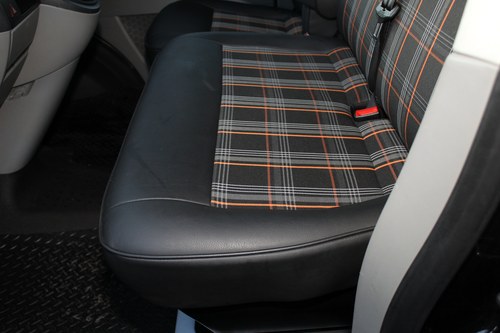 2015 Volkswagen Transporter T28 Highline 102TDI Camper Conversion zum Verkauf (Bild 44 von 142)