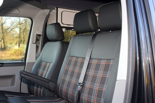 2015 Volkswagen Transporter T28 Highline 102TDI Camper Conversion zum Verkauf (Bild 46 von 142)