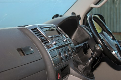 2015 Volkswagen Transporter T28 Highline 102TDI Camper Conversion zum Verkauf (Bild 47 von 142)