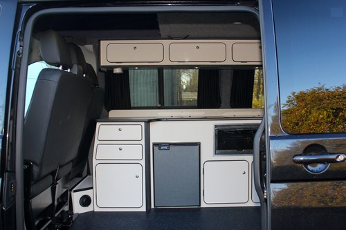 2015 Volkswagen Transporter T28 Highline 102TDI Camper Conversion zum Verkauf (Bild 50 von 142)