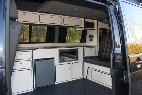 2015 Volkswagen Transporter T28 Highline 102TDI Camper Conversion zum Verkauf (Bild 51 von 142)