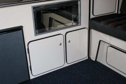 2015 Volkswagen Transporter T28 Highline 102TDI Camper Conversion zum Verkauf (Bild 53 von 142)