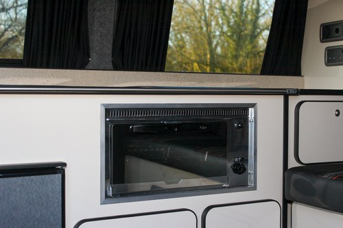 2015 Volkswagen Transporter T28 Highline 102TDI Camper Conversion zum Verkauf (Bild 56 von 142)