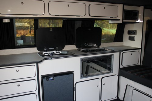 2015 Volkswagen Transporter T28 Highline 102TDI Camper Conversion zum Verkauf (Bild 67 von 142)