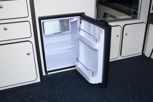 2015 Volkswagen Transporter T28 Highline 102TDI Camper Conversion zum Verkauf (Bild 68 von 142)