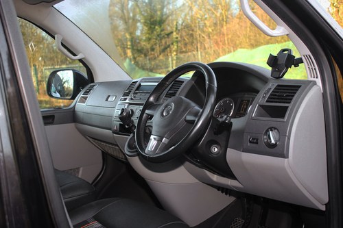 2015 Volkswagen Transporter T28 Highline 102TDI Camper Conversion zum Verkauf (Bild 76 von 142)