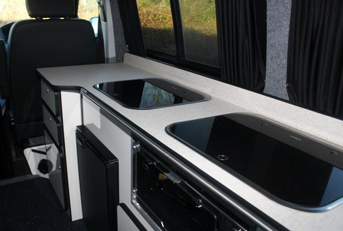 2015 Volkswagen Transporter T28 Highline 102TDI Camper Conversion zum Verkauf (Bild 87 von 142)