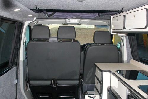 2015 Volkswagen Transporter T28 Highline 102TDI Camper Conversion zum Verkauf (Bild 95 von 142)