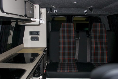 2015 Volkswagen Transporter T28 Highline 102TDI Camper Conversion zum Verkauf (Bild 98 von 142)
