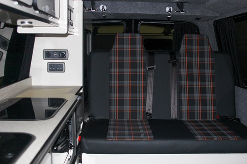 2015 Volkswagen Transporter T28 Highline 102TDI Camper Conversion zum Verkauf (Bild 100 von 142)