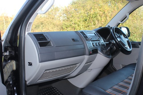 2015 Volkswagen Transporter T28 Highline 102TDI Camper Conversion zum Verkauf (Bild 101 von 142)