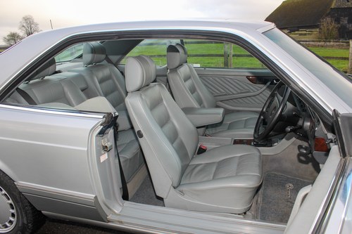 1991 Mercedes-Benz W126 500SEC till salu (bild 37 av 156)