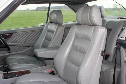 1991 Mercedes-Benz W126 500SEC till salu (bild 42 av 156)