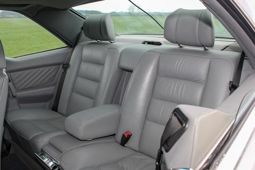 1991 Mercedes-Benz W126 500SEC till salu (bild 55 av 156)