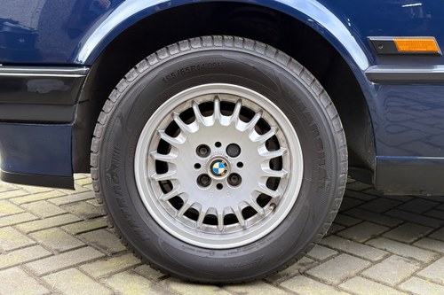 1990 BMW E30 320i 4dr Manual In vendita (immagine 27 di 440)