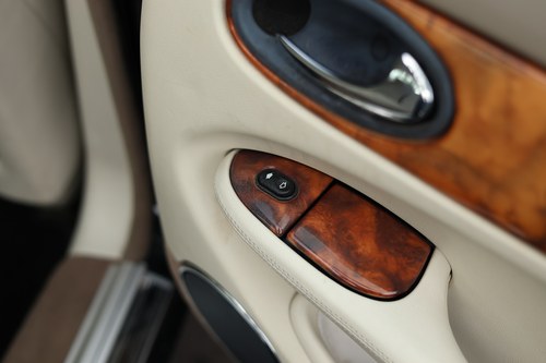 2001 Jaguar X308 XJR En venta (imagen 74 de 326)