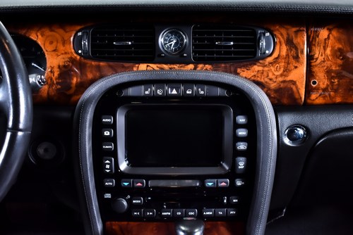 2007 Jaguar XJR X350 For Sale (picture 70 of 99)