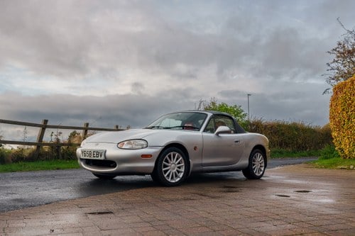 2001 Mazda MX5 Mk2 Jasper Conran Platinum Edition No. 9 of 100 till salu (bild 2 av 134)