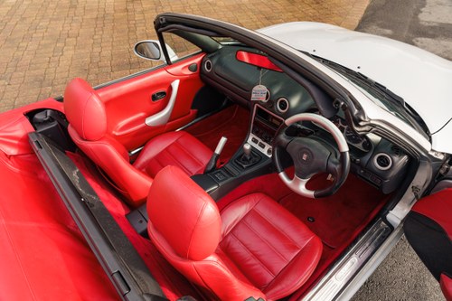 2001 Mazda MX5 Mk2 Jasper Conran Platinum Edition No. 9 of 100 till salu (bild 48 av 134)