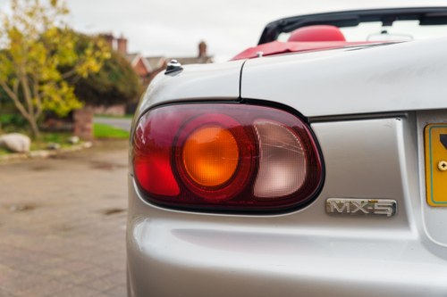 2001 Mazda MX5 Mk2 Jasper Conran Platinum Edition No. 9 of 100 till salu (bild 91 av 134)
