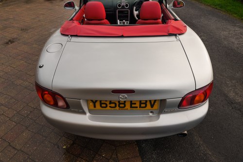2001 Mazda MX5 Mk2 Jasper Conran Platinum Edition No. 9 of 100 till salu (bild 93 av 134)