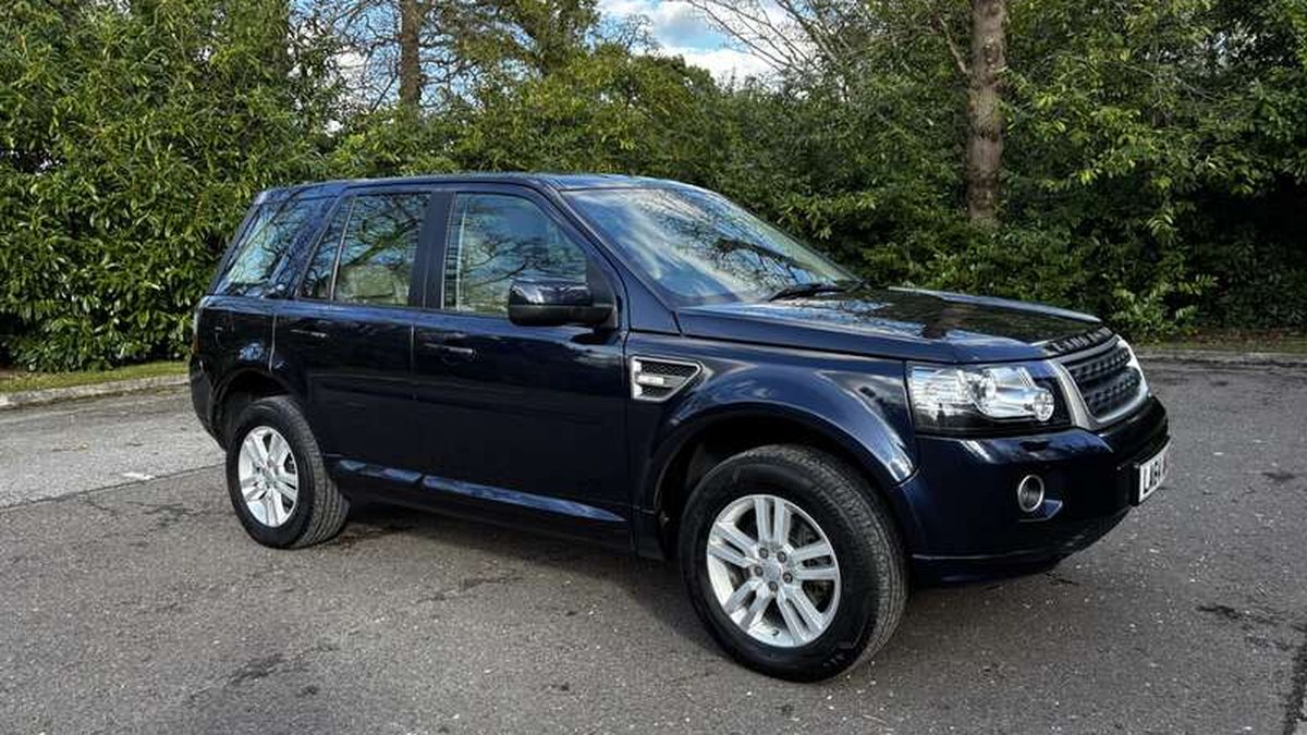2015 Land Rover Freelander loire-blue Automatic Right Hand Drive in ...