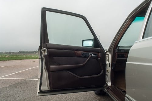 1986 Mercedes-Benz W126 500SEL till salu (bild 21 av 130)