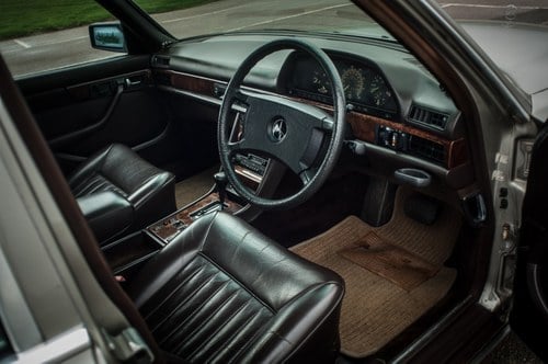1986 Mercedes-Benz W126 500SEL till salu (bild 23 av 130)
