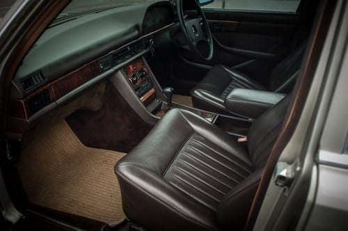 1986 Mercedes-Benz W126 500SEL till salu (bild 27 av 130)