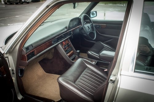 1986 Mercedes-Benz W126 500SEL till salu (bild 31 av 130)