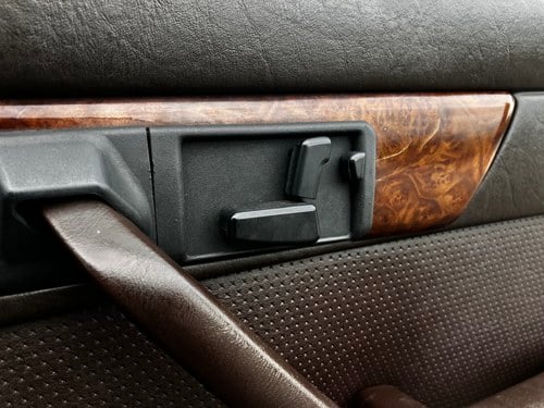 1986 Mercedes-Benz W126 500SEL till salu (bild 47 av 130)