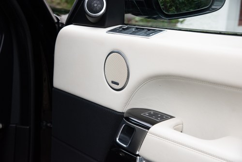 2018 Land Rover Range Rover Vogue SE à venda (imagem 33 de 206)