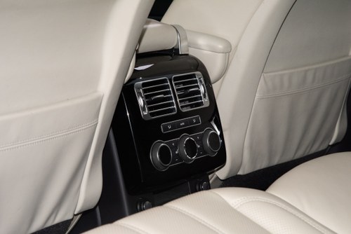 2018 Land Rover Range Rover Vogue SE à venda (imagem 78 de 206)