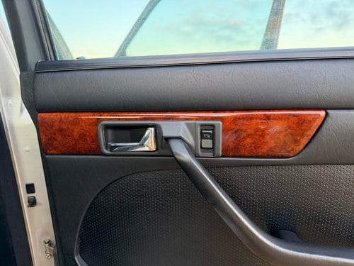 1985 Mercedes-Benz 500SEL (W126) AMG Tribute à vendre (picture 67 of 167)