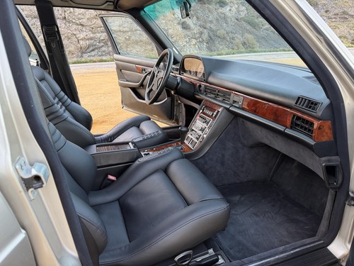 1985 Mercedes-Benz 500SEL (W126) AMG Tribute à vendre (picture 77 of 167)