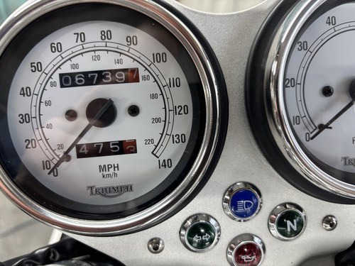 2005 Triumph Thruxton till salu (bild 34 av 43)