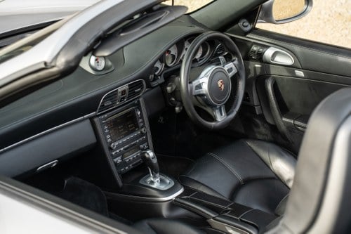 2011 Porsche 911 Gen 2 Turbo 3.8 PDK Sport Chrono Cabriolet till salu (bild 2 av 138)