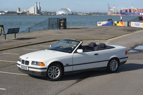 1997 BMW E36 318i Convertible Automatic For Sale (picture 7 of 155)