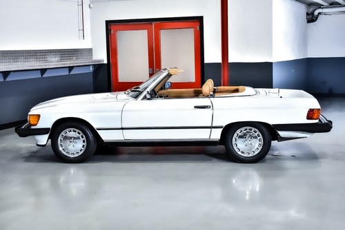1987 Mercedes-Benz R107 560SL Te koop (foto 25 van 142)