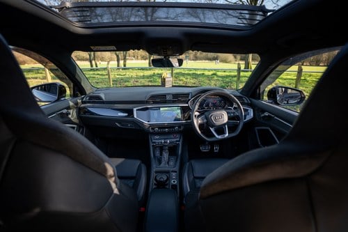 Image 4 pour 2021 Audi RS Q3