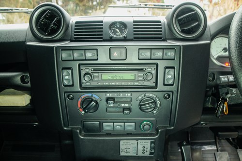 2010 Land Rover Defender 110 till salu (bild 58 av 212)