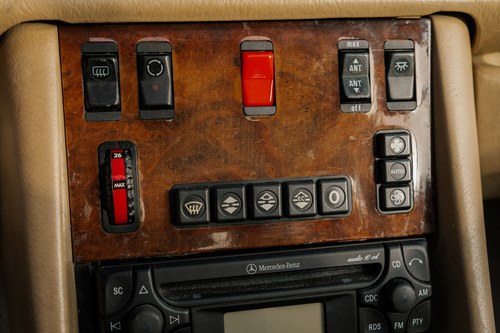 1990 Mercedes-Benz C126 560SEC à venda (imagem 29 de 177)