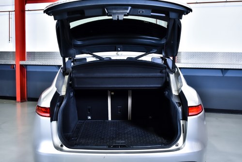 2017 Jaguar F-Pace 35t SUV Premium 3,0L V6 till salu (bild 55 av 82)