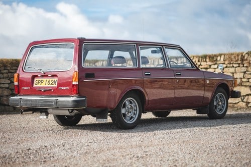 1974 Volvo 145 DL 32,650 miles from new For Sale (picture 6 of 177)