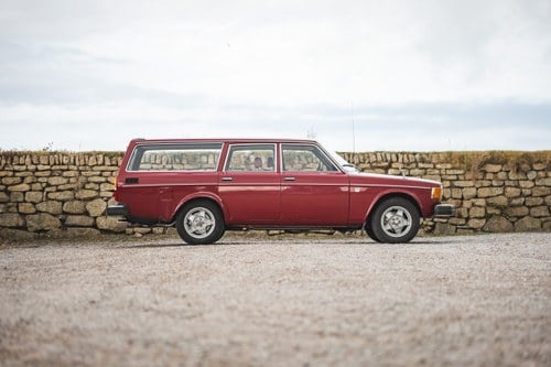 1974 Volvo 145 DL 32,650 miles from new For Sale (picture 8 of 177)