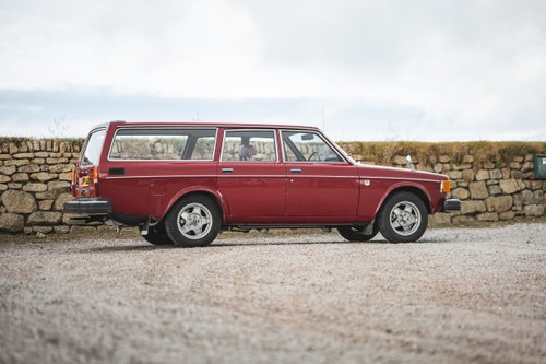 1974 Volvo 145 DL 32,650 miles from new For Sale (picture 13 of 177)